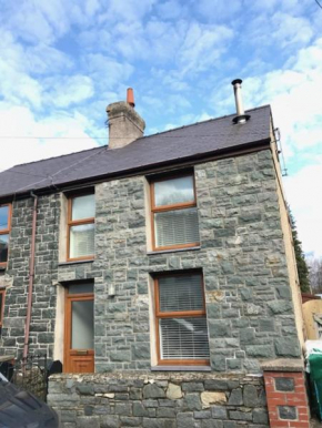 Snowdonia End Terrace, Caernarfon